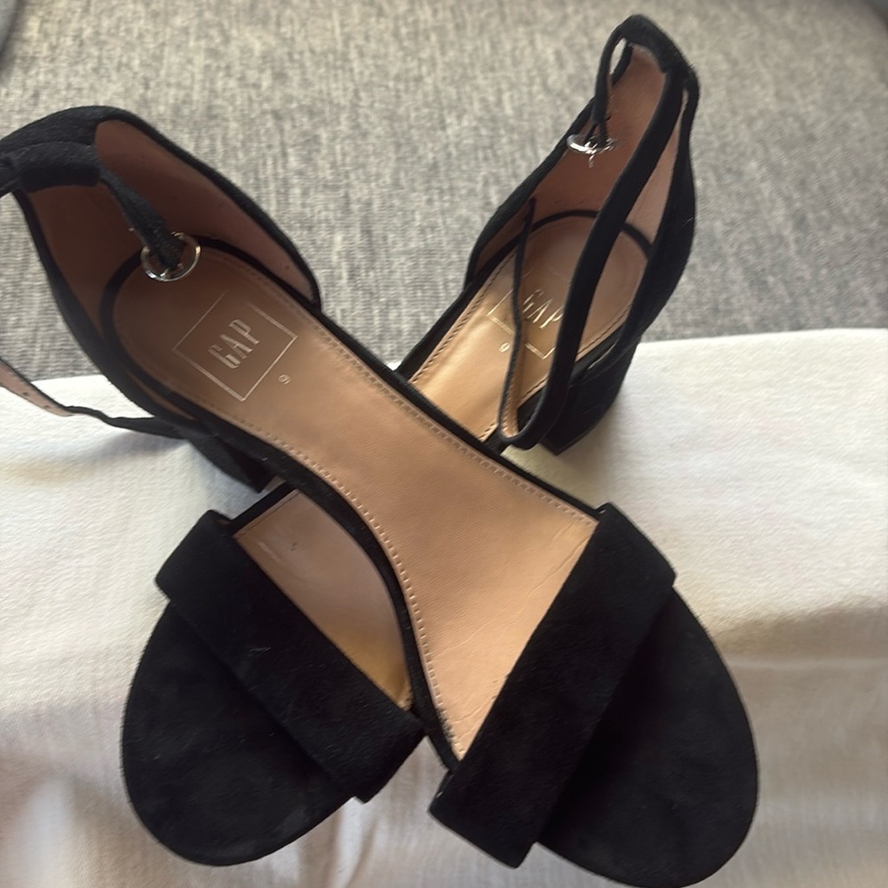 Gap Heels With straps black suede
